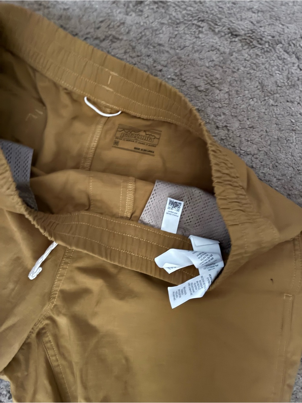 Patagonia Men’s Tan Hybrid Shorts with White Drawstring - ripstop - waterproof - Picture 2 of 2